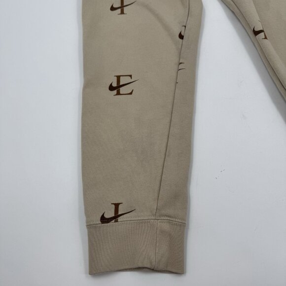 Nike Sports Club Fleece Joggers Mens Medium Logo‎ Print Tan Brown DV9611-206 - Picture 7 of 12